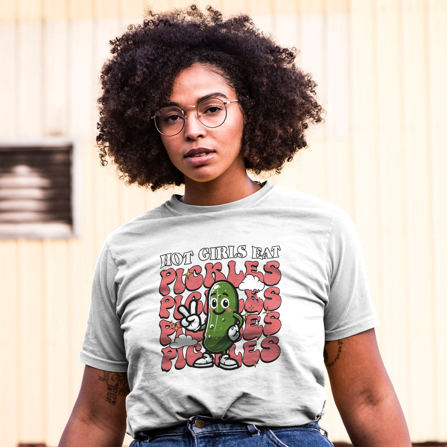 Hot Girls Eat Pickles Shirt - Funny Pickle Lover Gift for Women, Trendy Cartoon Cucumber Tee, Retro Food Humor T-Shirt