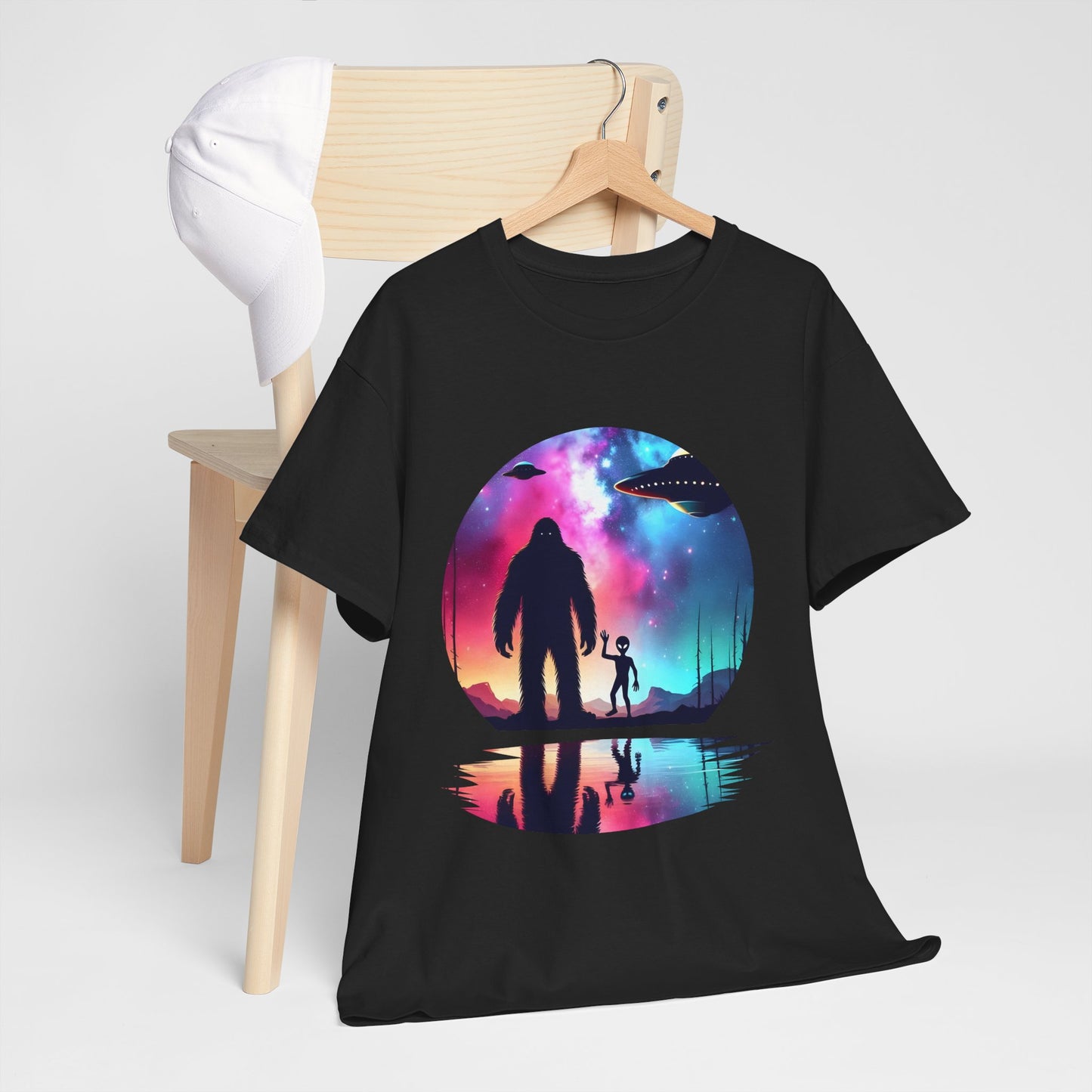 Koszulka z motywem przyjaźni Wielkiej Stopy i Obcych – Retro Vaporwave Galaxy UFO