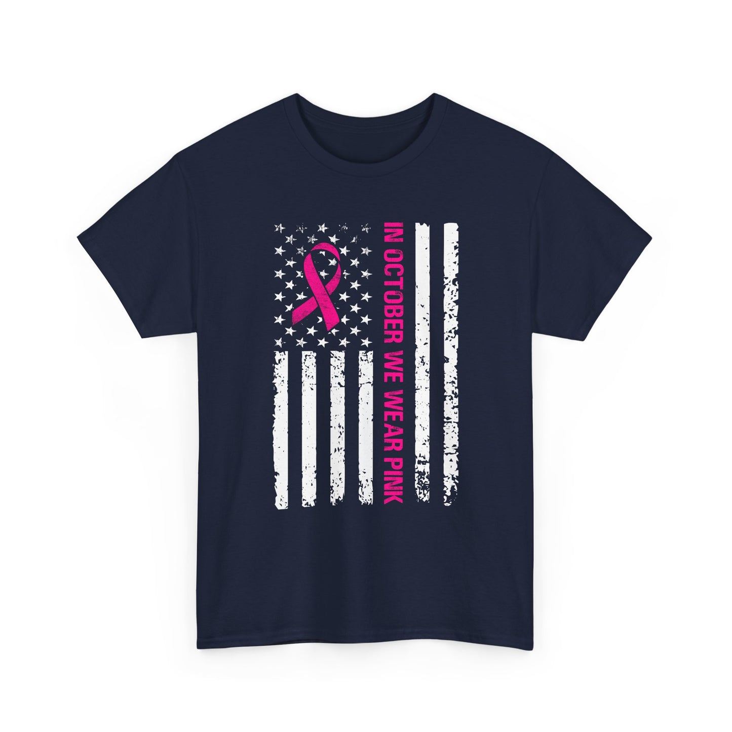 W październiku nosimy różową koszulkę – koszulka z motywem świadomości raka piersi z różową wstążką i flagą USA w stylu grunge, koszulka z wyrazami wsparcia i zbiórką funduszy
