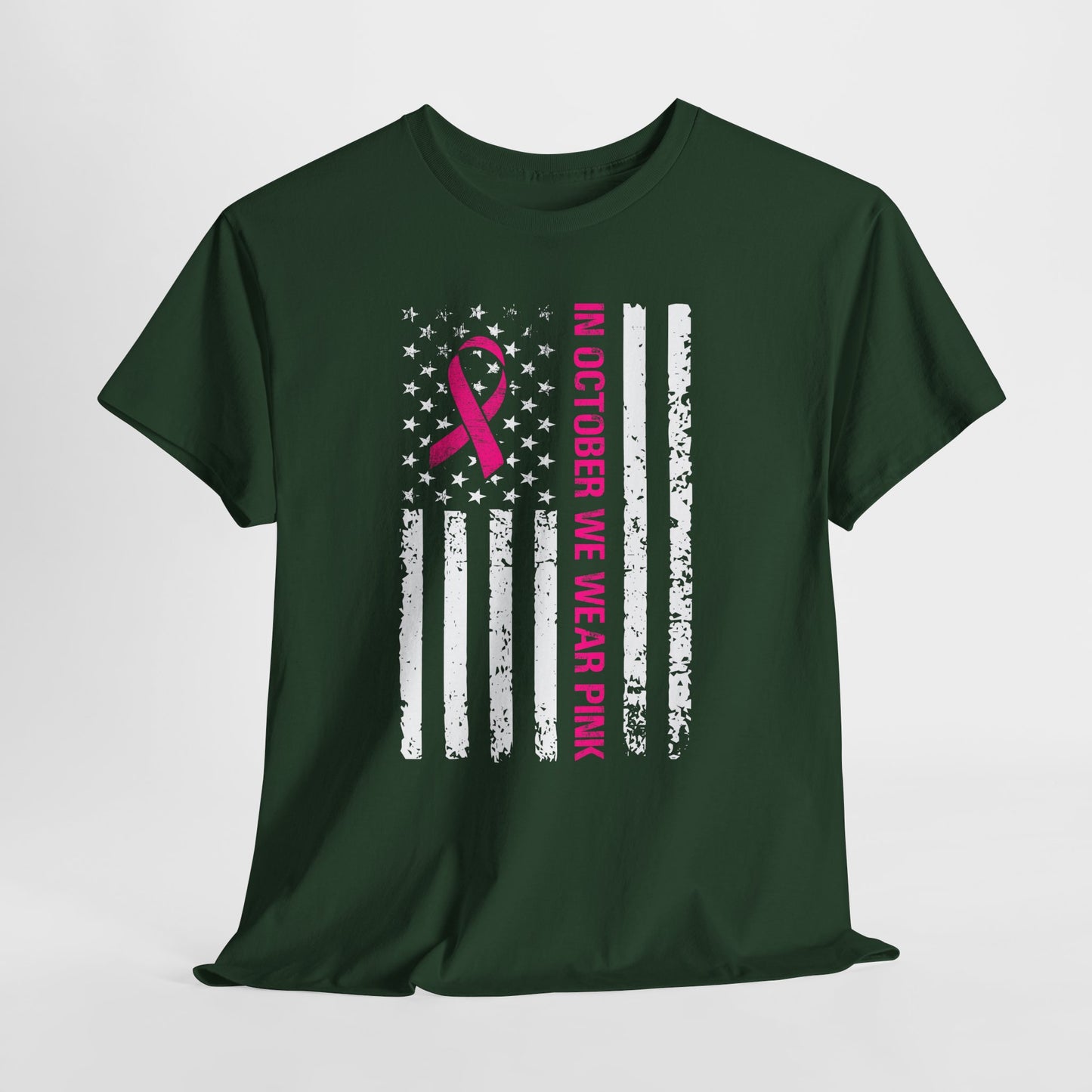 W październiku nosimy różową koszulkę – koszulka z motywem świadomości raka piersi z różową wstążką i flagą USA w stylu grunge, koszulka z wyrazami wsparcia i zbiórką funduszy