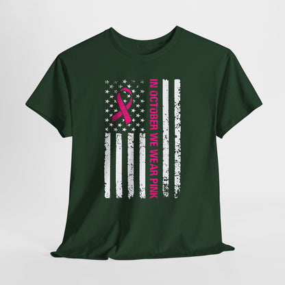 W październiku nosimy różową koszulkę – koszulka z motywem świadomości raka piersi z różową wstążką i flagą USA w stylu grunge, koszulka z wyrazami wsparcia i zbiórką funduszy
