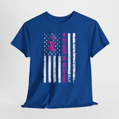 W październiku nosimy różową koszulkę – koszulka z motywem świadomości raka piersi z różową wstążką i flagą USA w stylu grunge, koszulka z wyrazami wsparcia i zbiórką funduszy