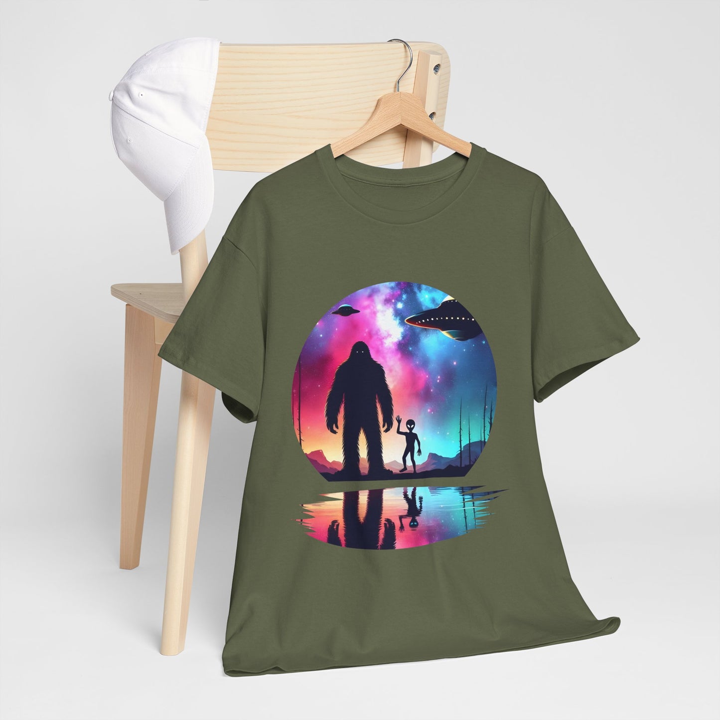 Koszulka z motywem przyjaźni Wielkiej Stopy i Obcych – Retro Vaporwave Galaxy UFO