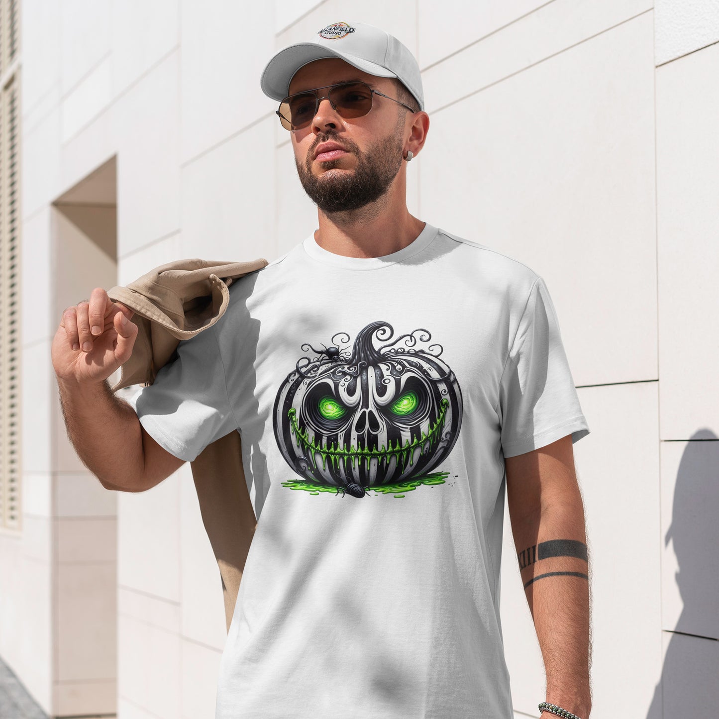 Neon Goo Pumpkin Halloween - Glowing Green Eyes Spooky T-Shirt