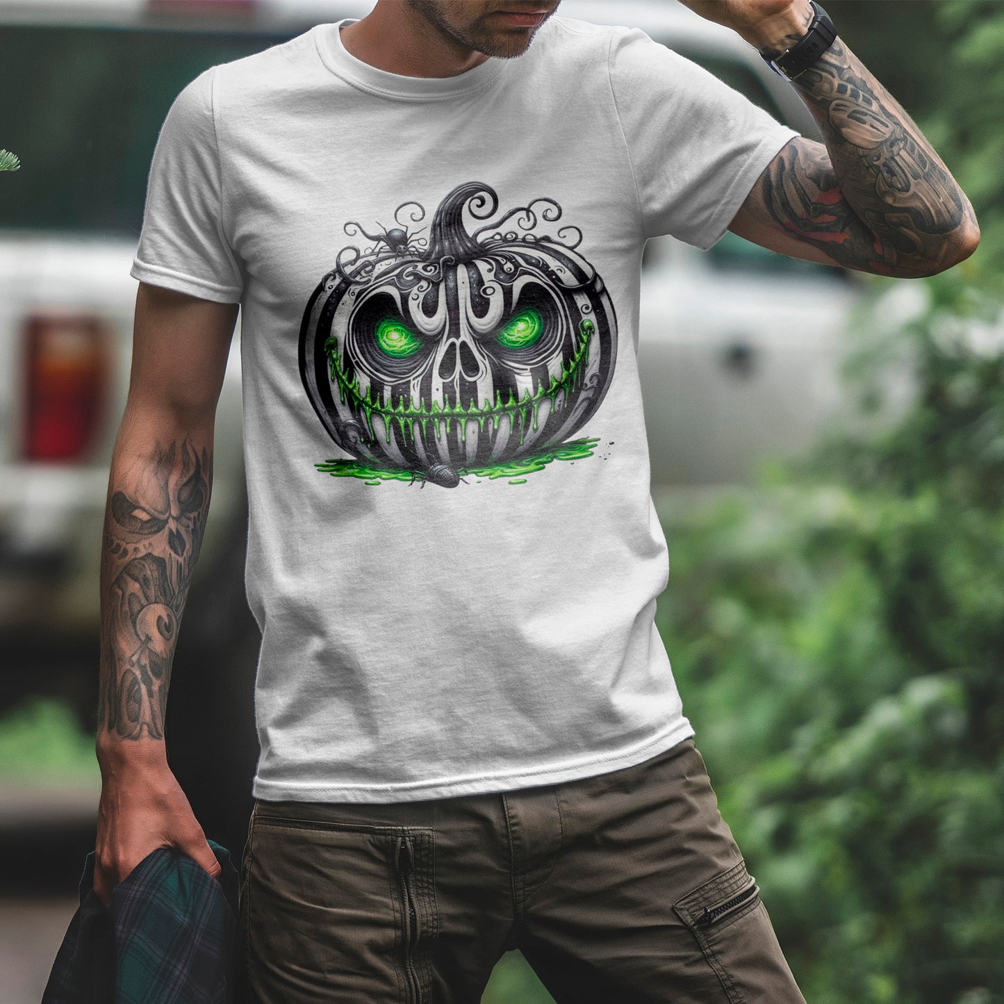 Neon Goo Pumpkin Halloween - Glowing Green Eyes Spooky T-Shirt