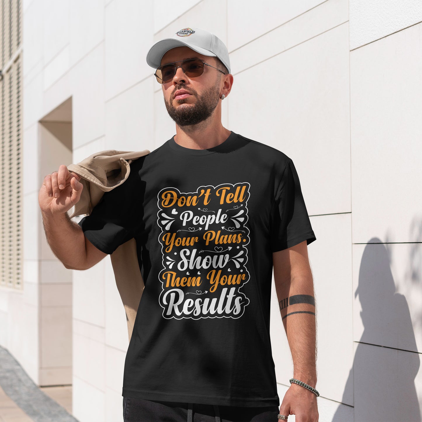 „Erzähl niemandem von deinen Plänen“-Shirt – „Zeig ihnen deine Ergebnisse“-T-Shirt