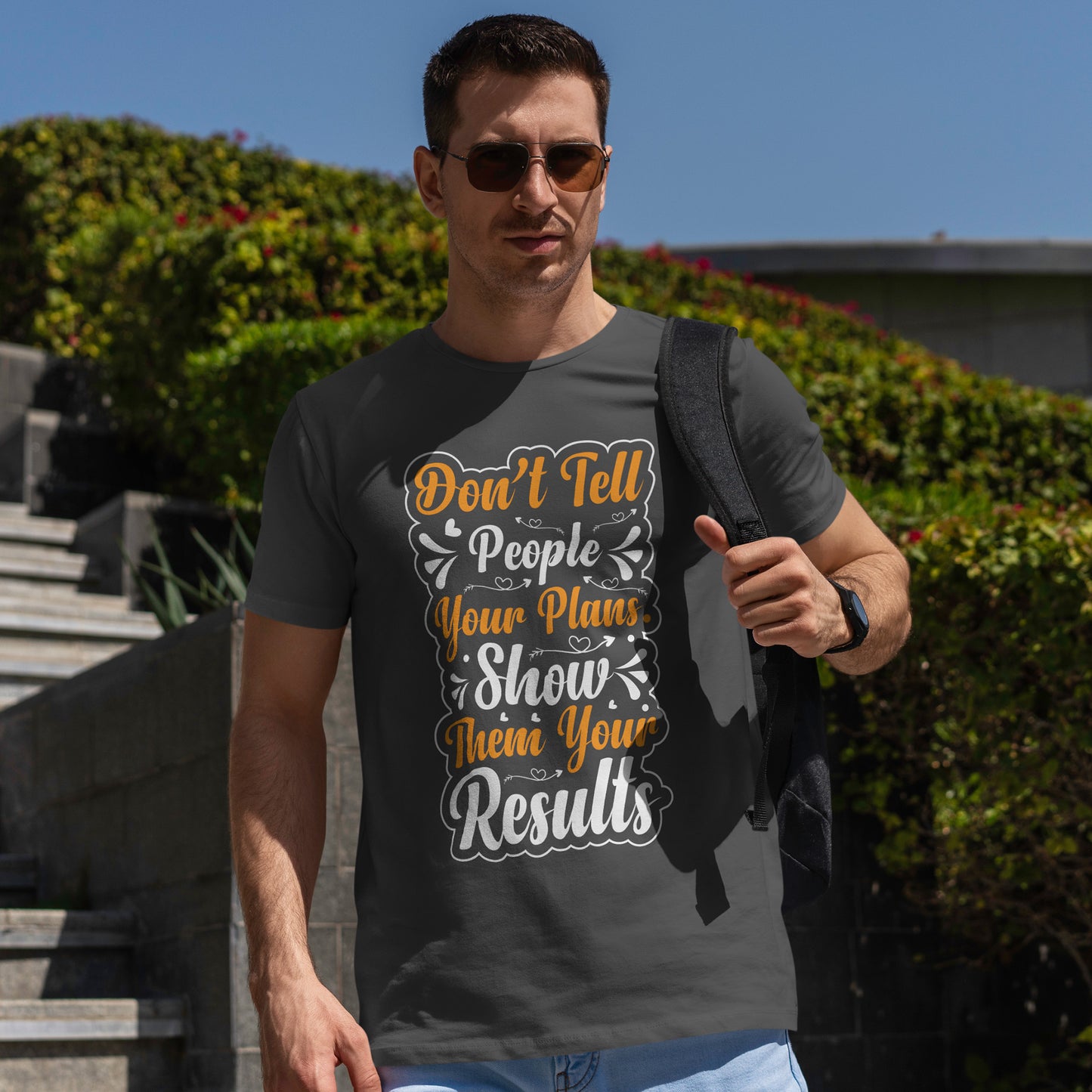 „Erzähl niemandem von deinen Plänen“-Shirt – „Zeig ihnen deine Ergebnisse“-T-Shirt