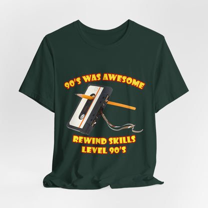Koszulka z napisem „Rewind Skills Level 90s” – kaseta z ołówkiem