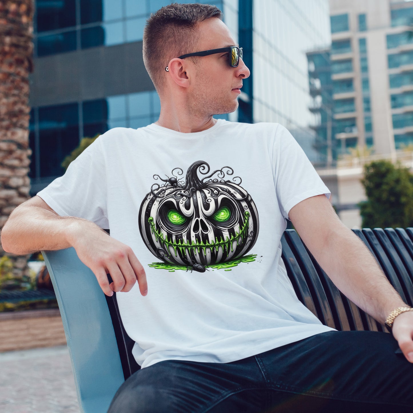 Neon Goo Pumpkin Halloween - Glowing Green Eyes Spooky T-Shirt