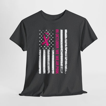 W październiku nosimy różową koszulkę – koszulka z motywem świadomości raka piersi z różową wstążką i flagą USA w stylu grunge, koszulka z wyrazami wsparcia i zbiórką funduszy